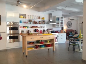 Touring HomeGoods with Genevieve Gorder - Pretty Connected