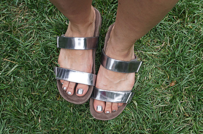 vionic-silver-metallic-sandals
