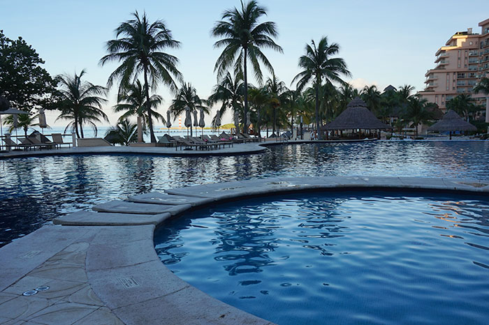 grand-fiesta-americana-coral-beach-cancun-pool